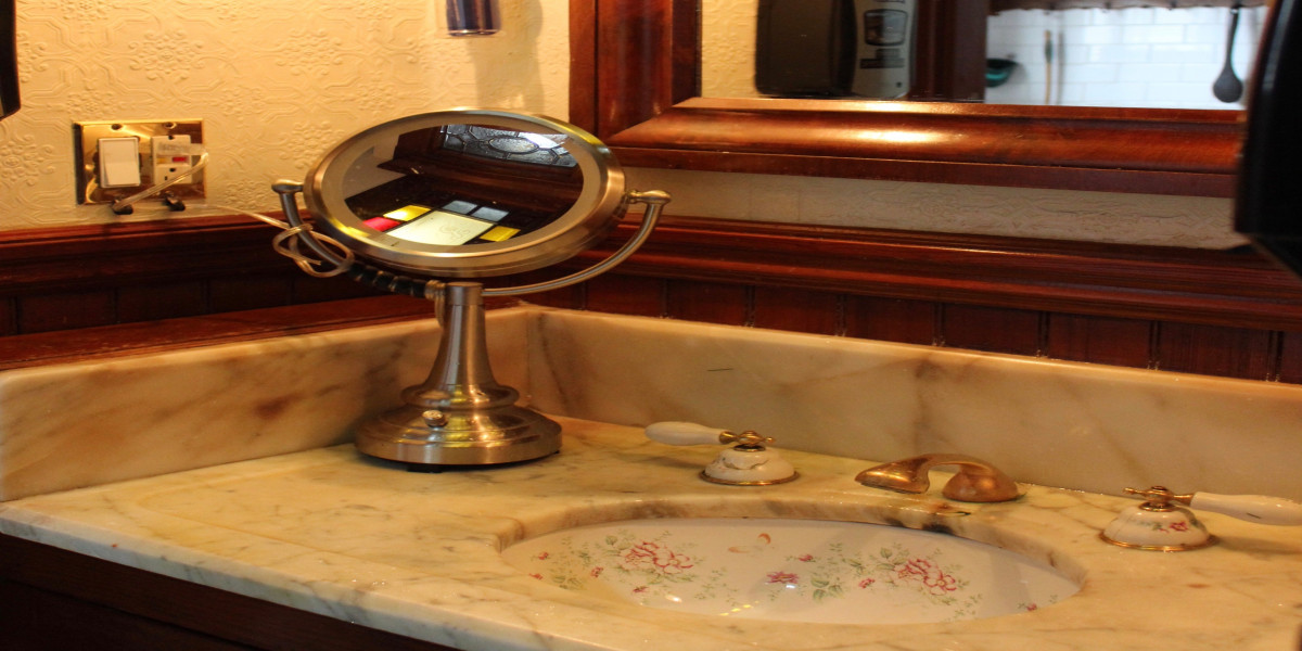 TWIN-SIZED BEDS INTERIOR WITHOUT SINK – SHARED BATH