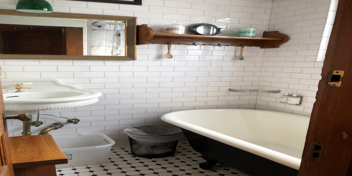 FULL-SIZED BED INTERIOR WITHOUT SINK - SHARED BATH