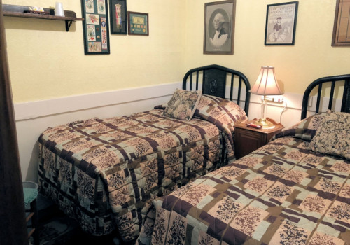 Twin bunk bed w/private bathroom